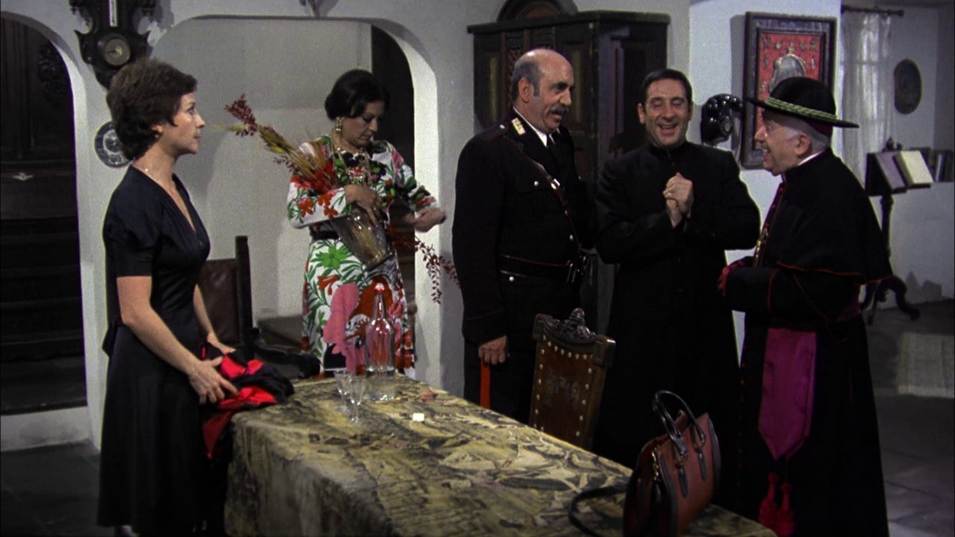 Grupo de personas en medio de cuarto

El contenido generado por IA puede ser incorrecto.