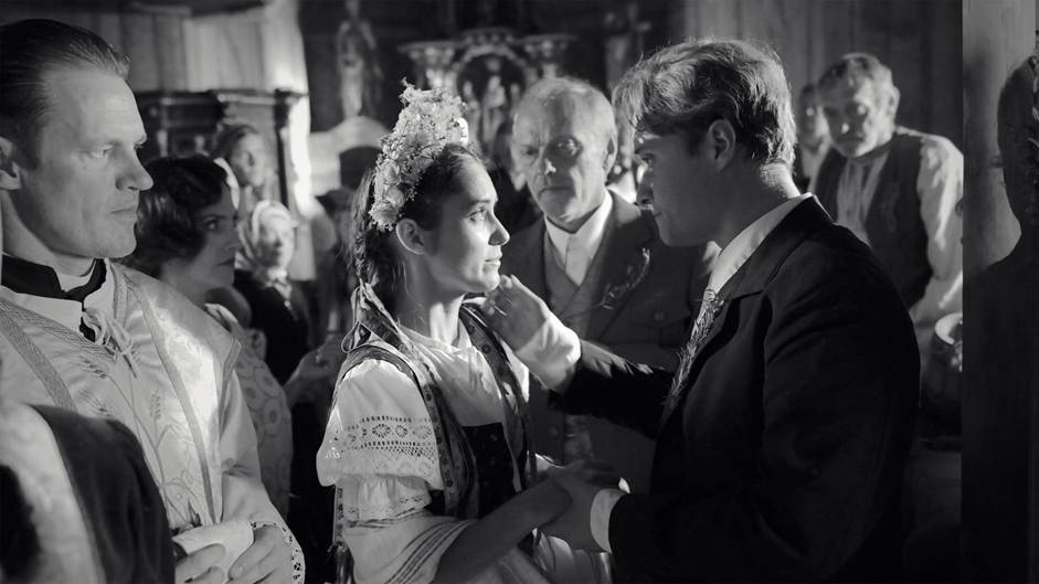 Imagen en blanco y negro de un grupo de personas
El contenido generado por IA puede ser incorrecto.