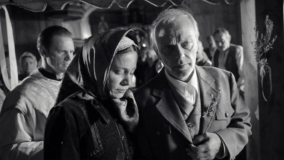 Imagen en blanco y negro de un grupo de personas
El contenido generado por IA puede ser incorrecto.