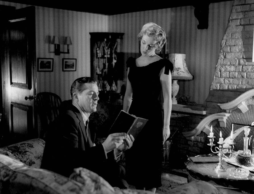 Imagen en blanco y negro de un grupo de personas alrededor de una mesa
El contenido generado por IA puede ser incorrecto.