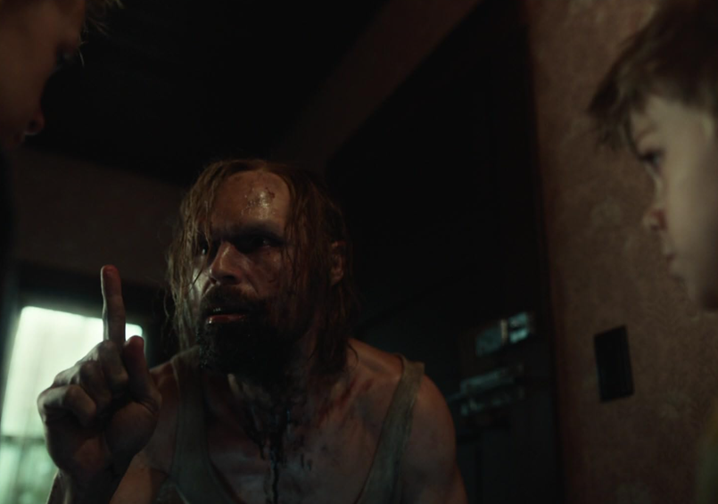 Imagen que contiene persona, interior, hombre, sostener
El contenido generado por IA puede ser incorrecto.