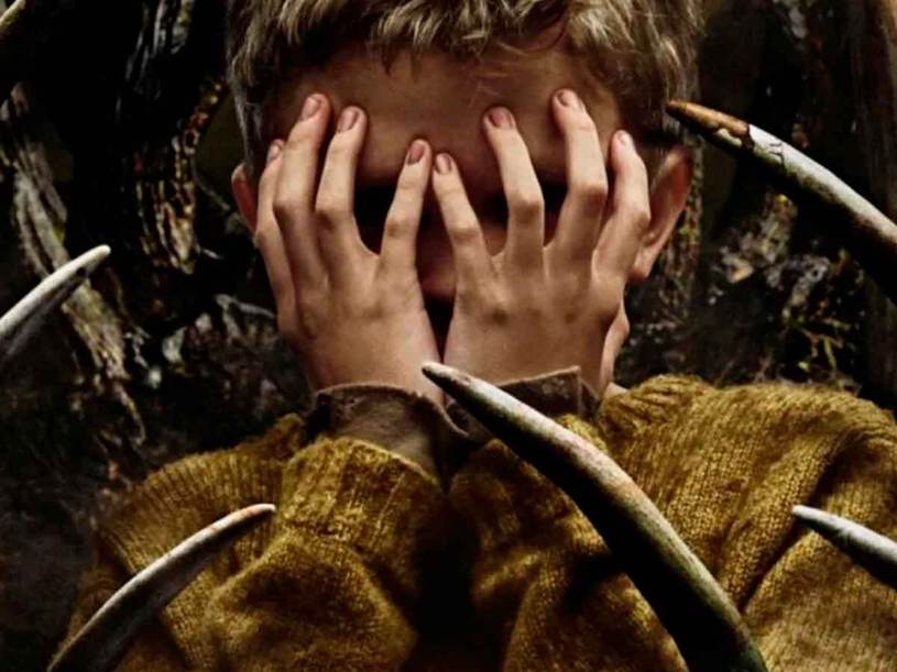 Imagen que contiene persona, exterior, hombre, celular
El contenido generado por IA puede ser incorrecto.