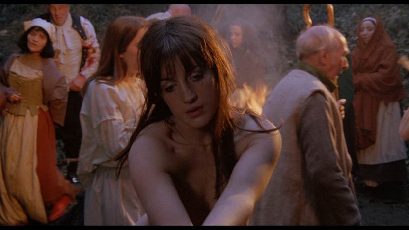 Un grupo de personas junto a una mujer
El contenido generado por IA puede ser incorrecto.